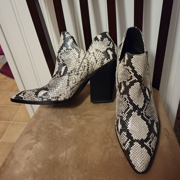 Naturalizer Faux Snakeskin Booties - Picture 2 of 7